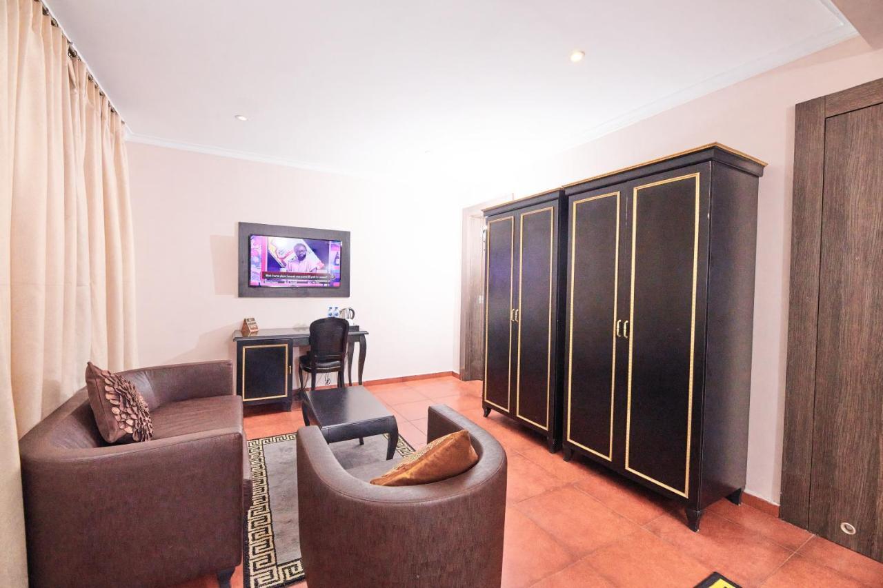Oak Haven Hotel & Suites Port Harcourt Exterior photo