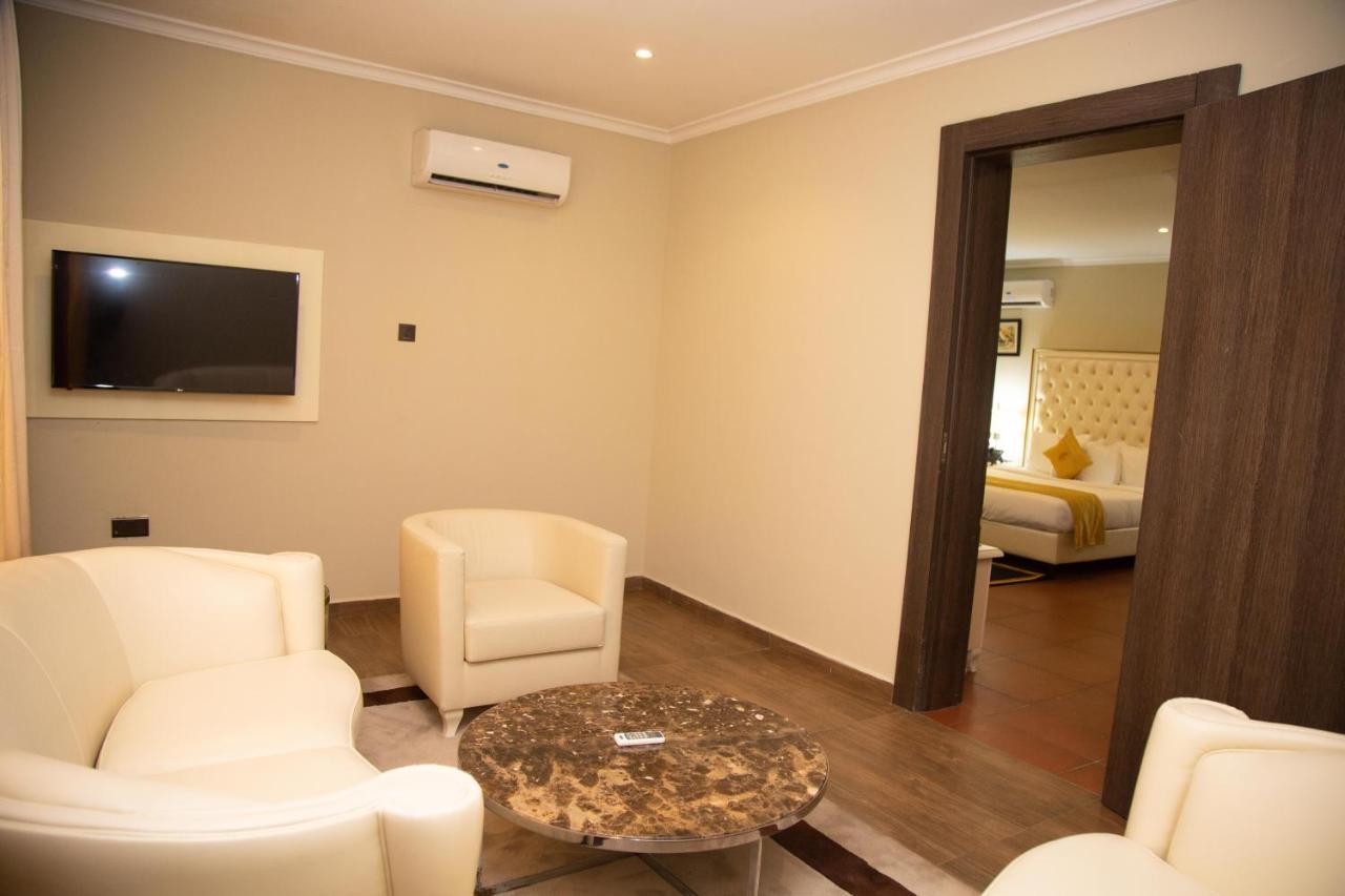 Oak Haven Hotel & Suites Port Harcourt Exterior photo