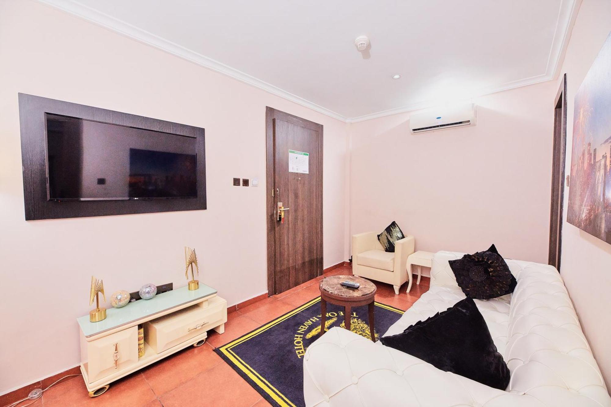 Oak Haven Hotel & Suites Port Harcourt Exterior photo